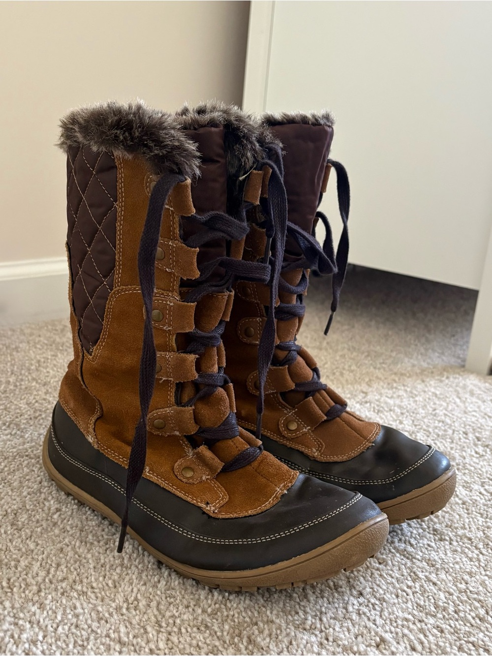 Women’s Bass-Whistler Brown Lace-Up Winter Boots with Faux Fur Trim
